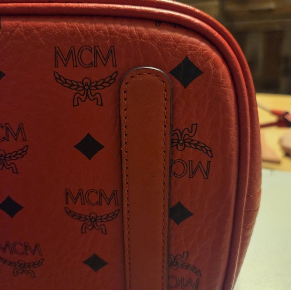 AUTHENTIC MCM Liz medium Red reversible shopper tote,with detachable zip pouch - Picture 12 of 16